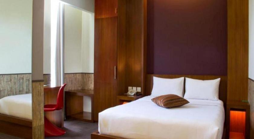 Plan B Hotel Padang  Exterior foto